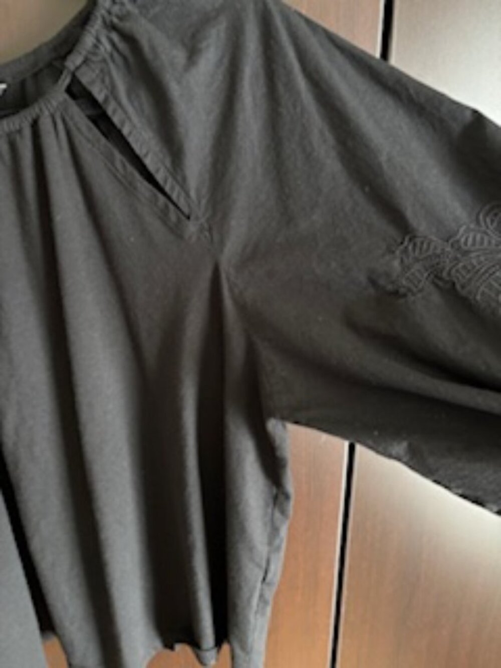 Banana Republic black balloon sleeve blouse - medium - Picture 7 of 13